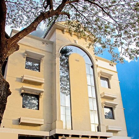 Deluxe Hotel Chennai Dış mekan fotoğraf