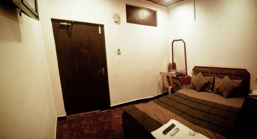 Deluxe Hotel Chennai Dış mekan fotoğraf
