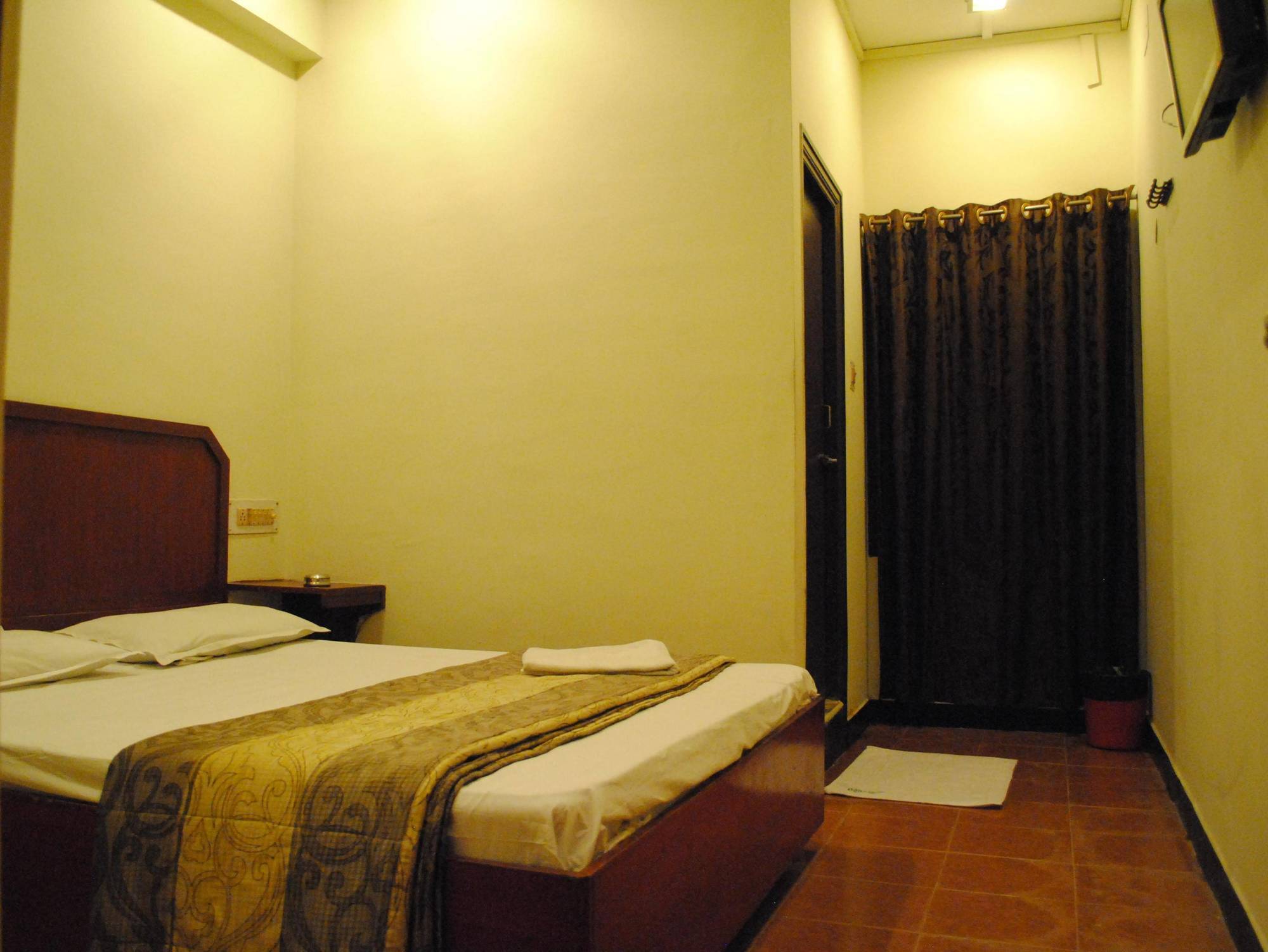 Deluxe Hotel Chennai Dış mekan fotoğraf