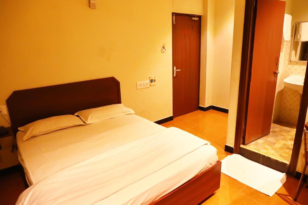 Deluxe Hotel Chennai Dış mekan fotoğraf