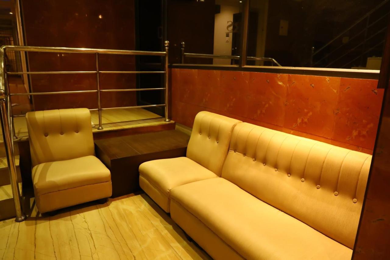 Deluxe Hotel Chennai Dış mekan fotoğraf