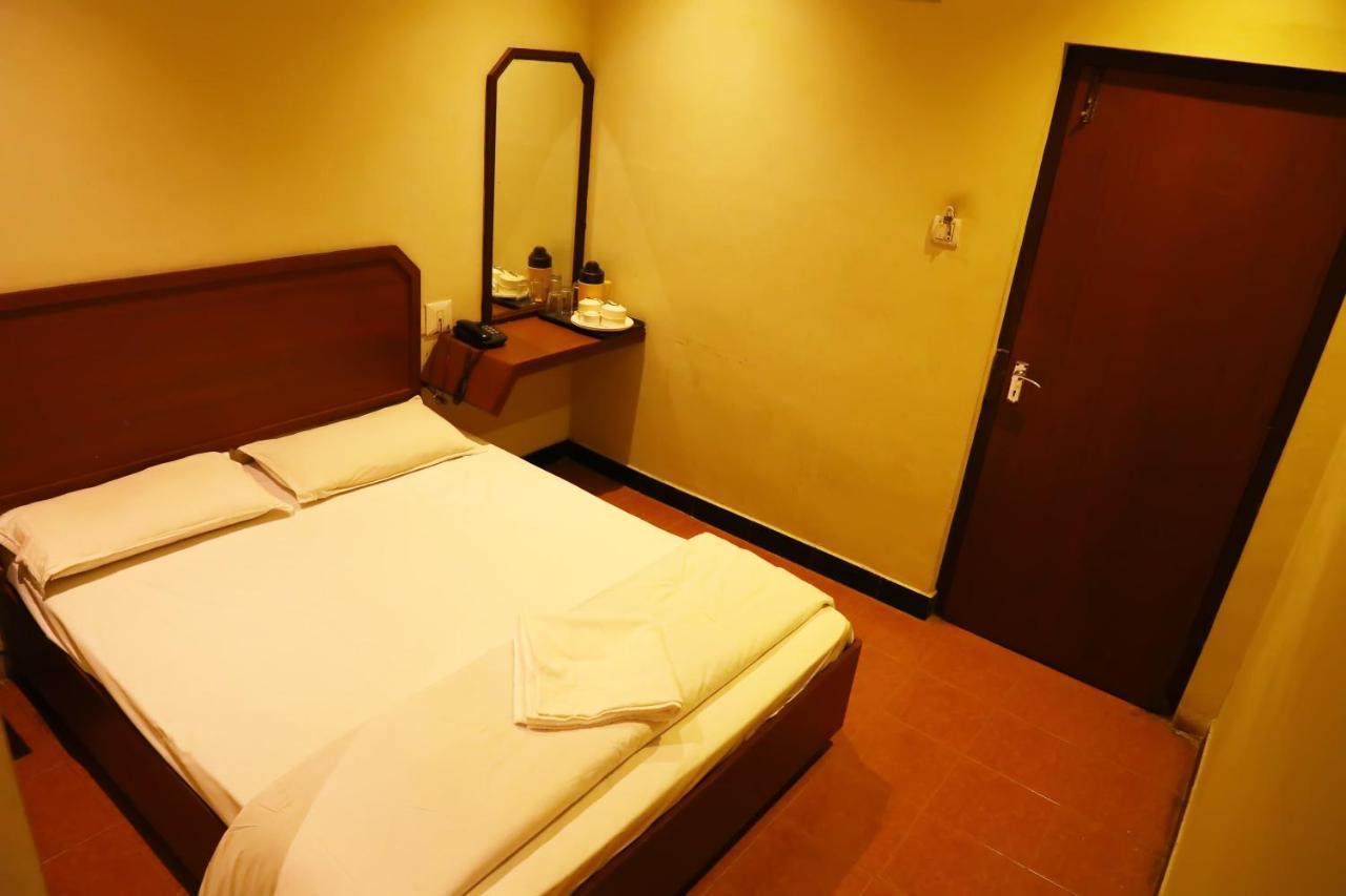 Deluxe Hotel Chennai Dış mekan fotoğraf