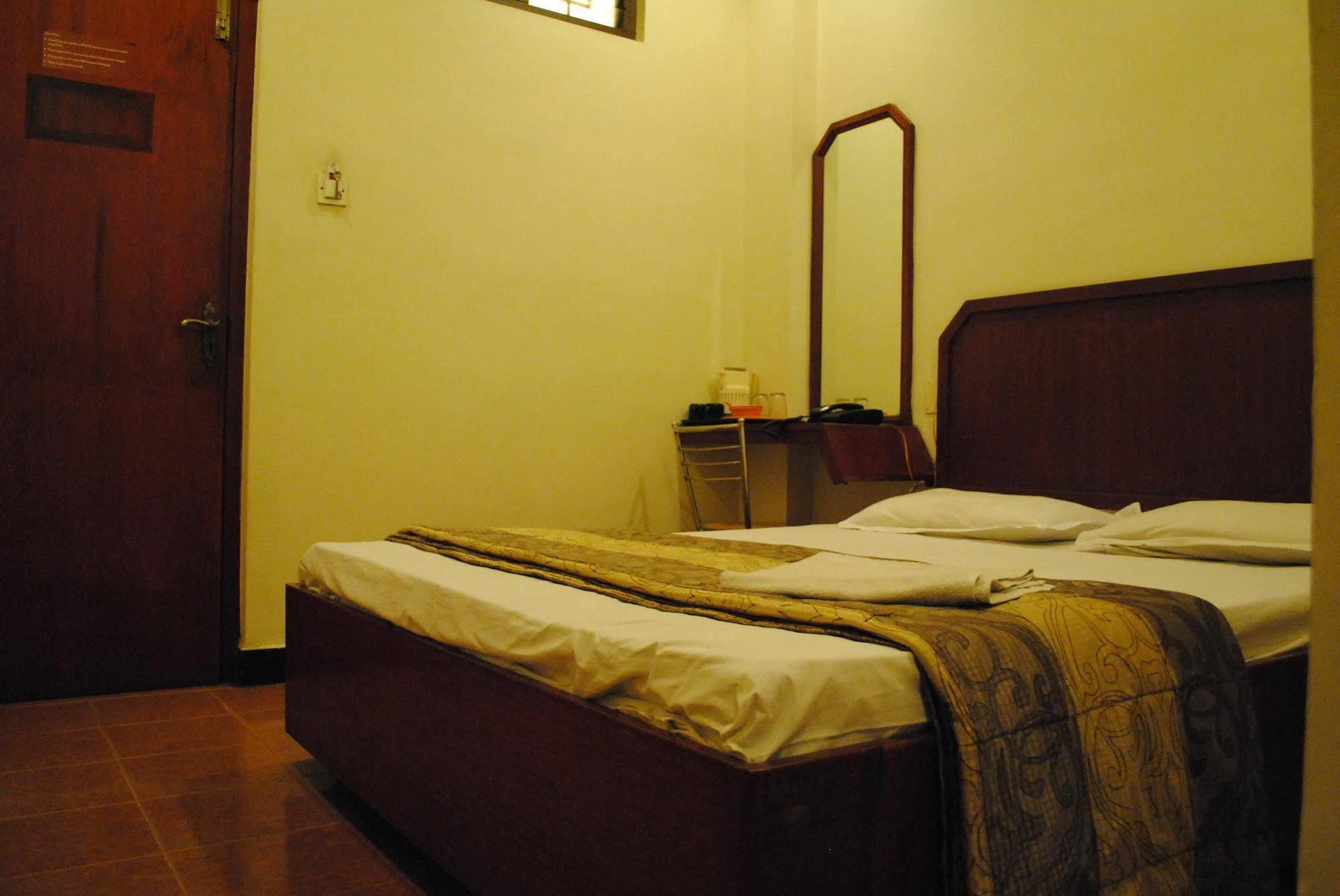 Deluxe Hotel Chennai Dış mekan fotoğraf