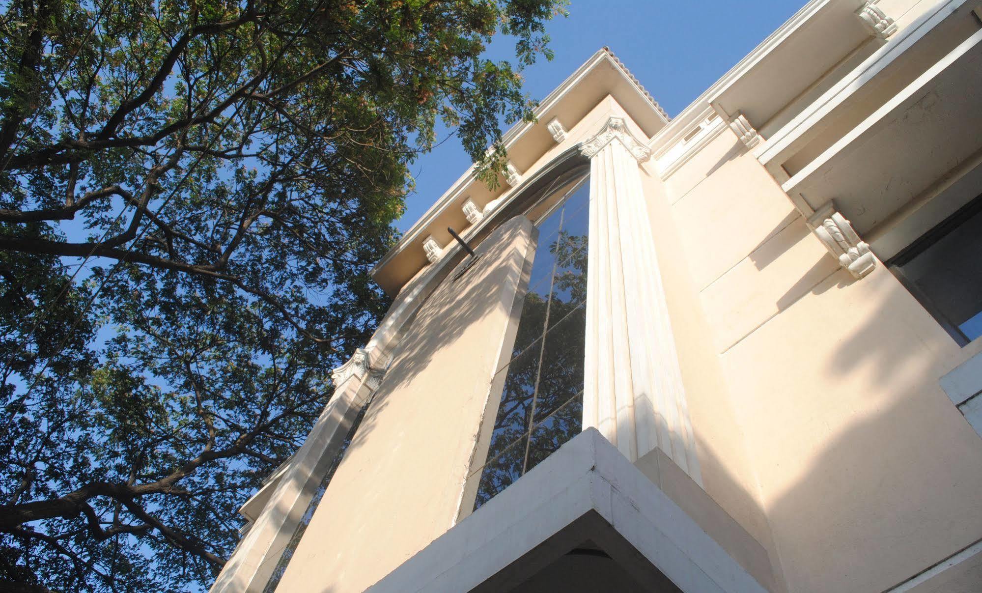 Deluxe Hotel Chennai Dış mekan fotoğraf